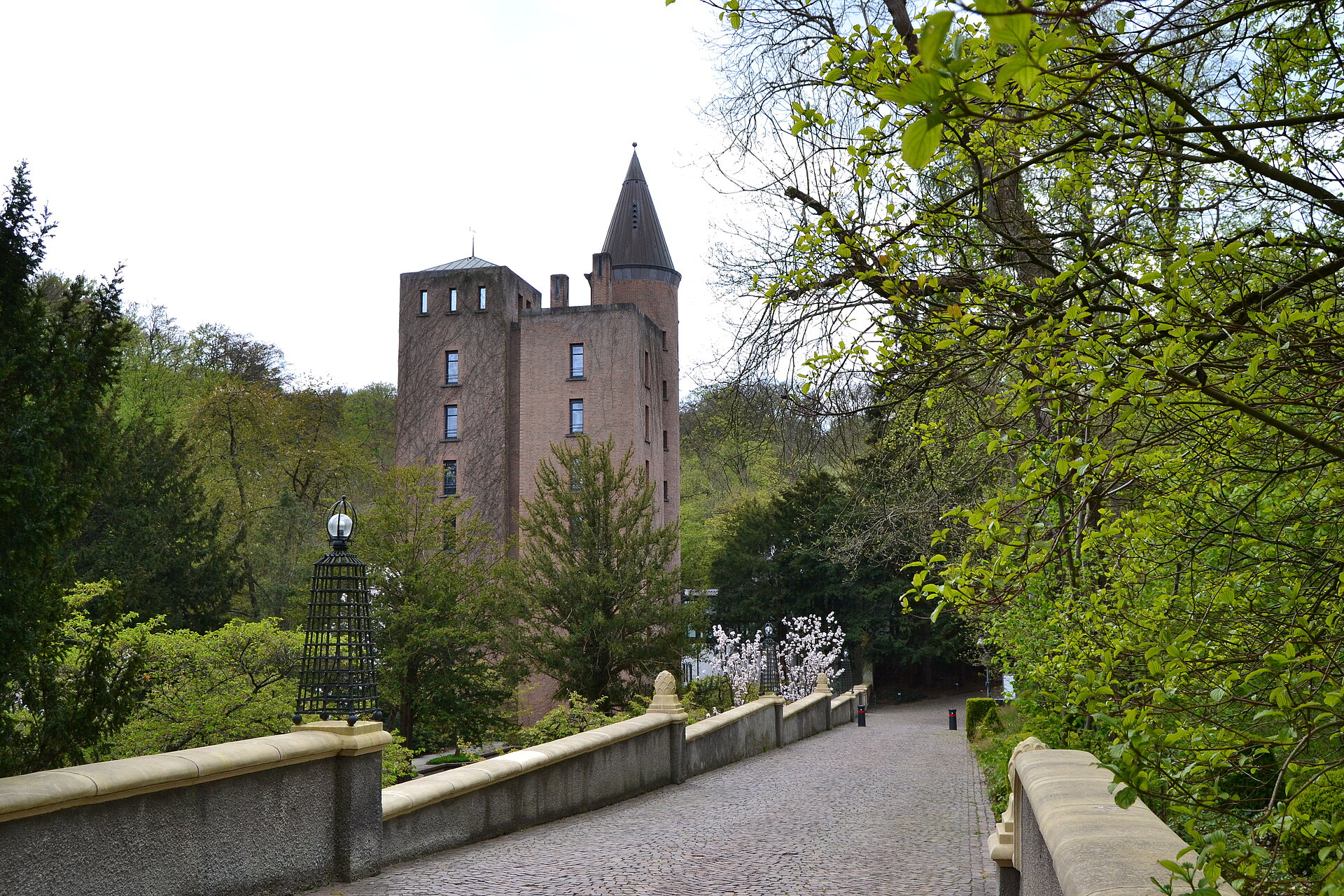 Park von Schloss Landsberg in Essen.