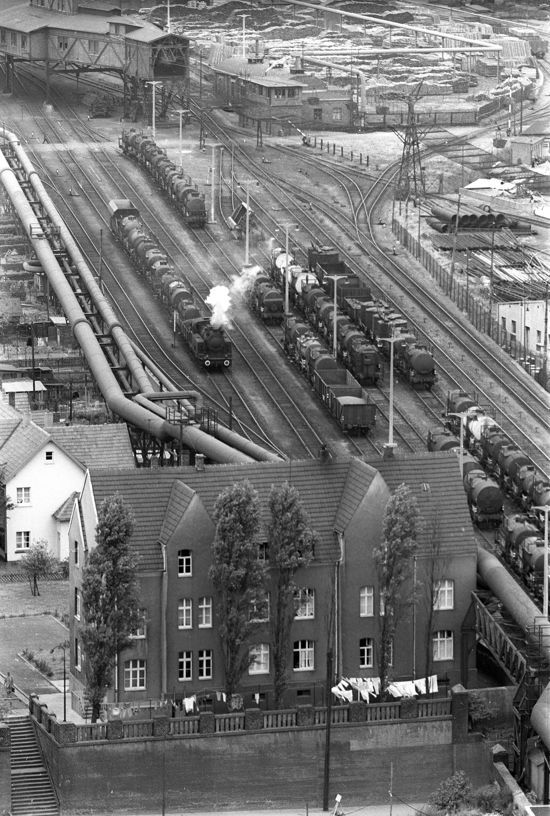 Erzbahn auf dem Gelände der Zeche Carolinenglück, Bochum-Hamme, 1958.