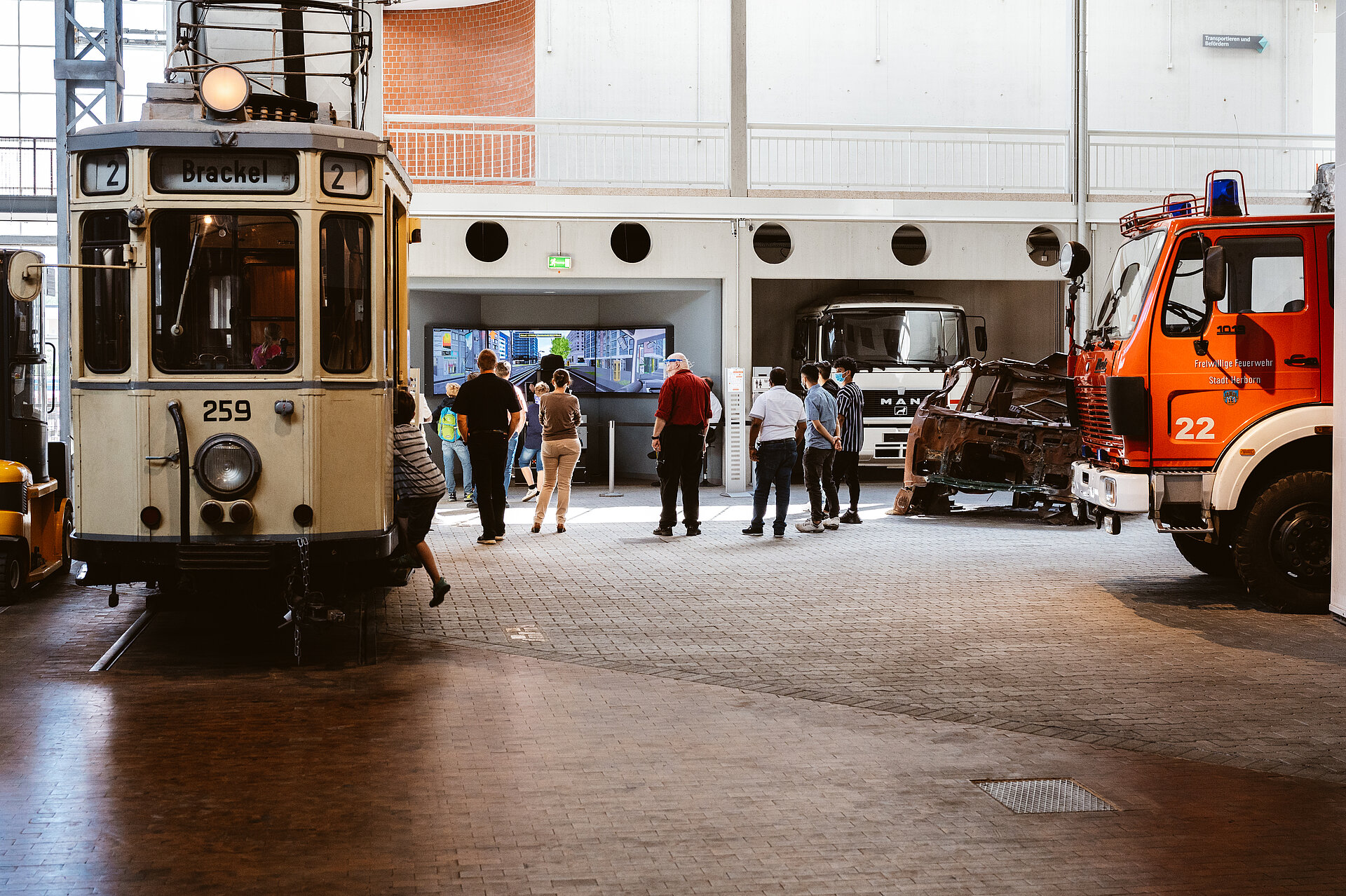 Straßenbahn in der Ausstellung "Transportieren und Befördern".