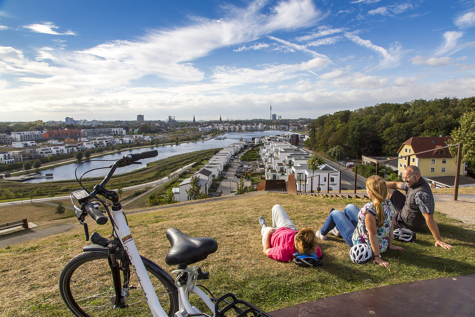 Belohnung für Pedalritter: grandioser Blick auf den Phoenixsee in Dortmund.