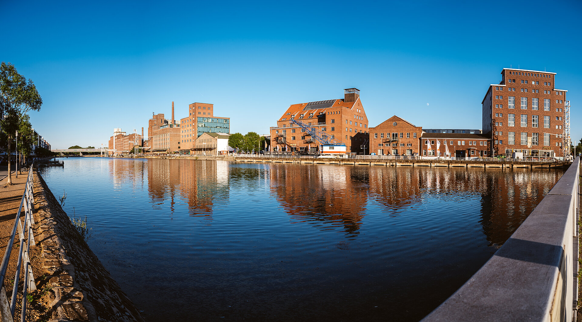 Duisburger Innenhafen.