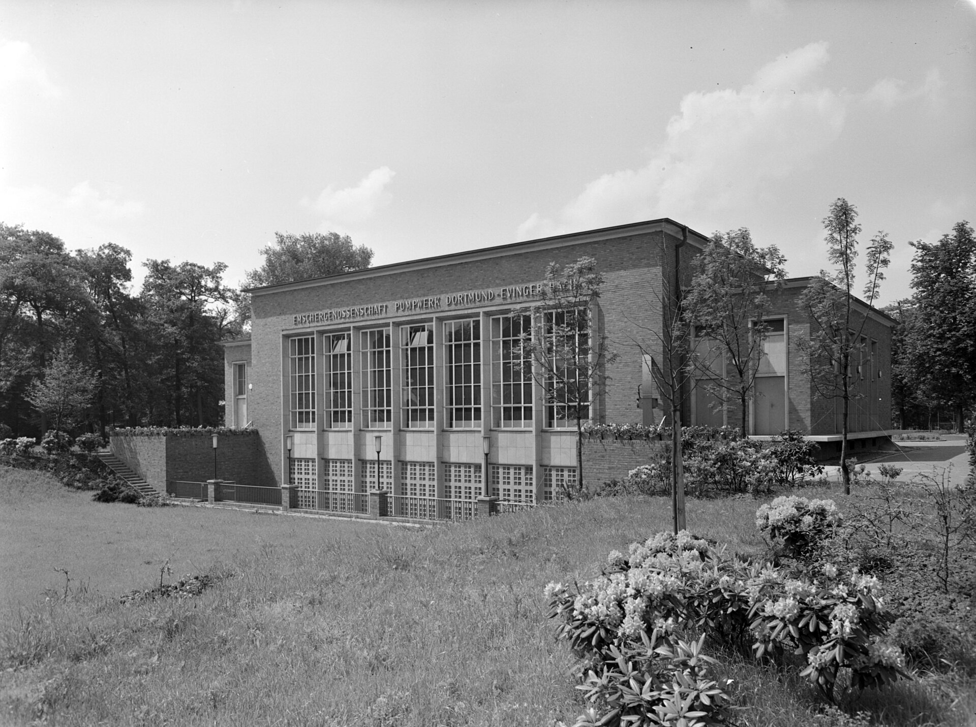 Das Pumpwerk Evinger Bach in Dortmund, 1954.