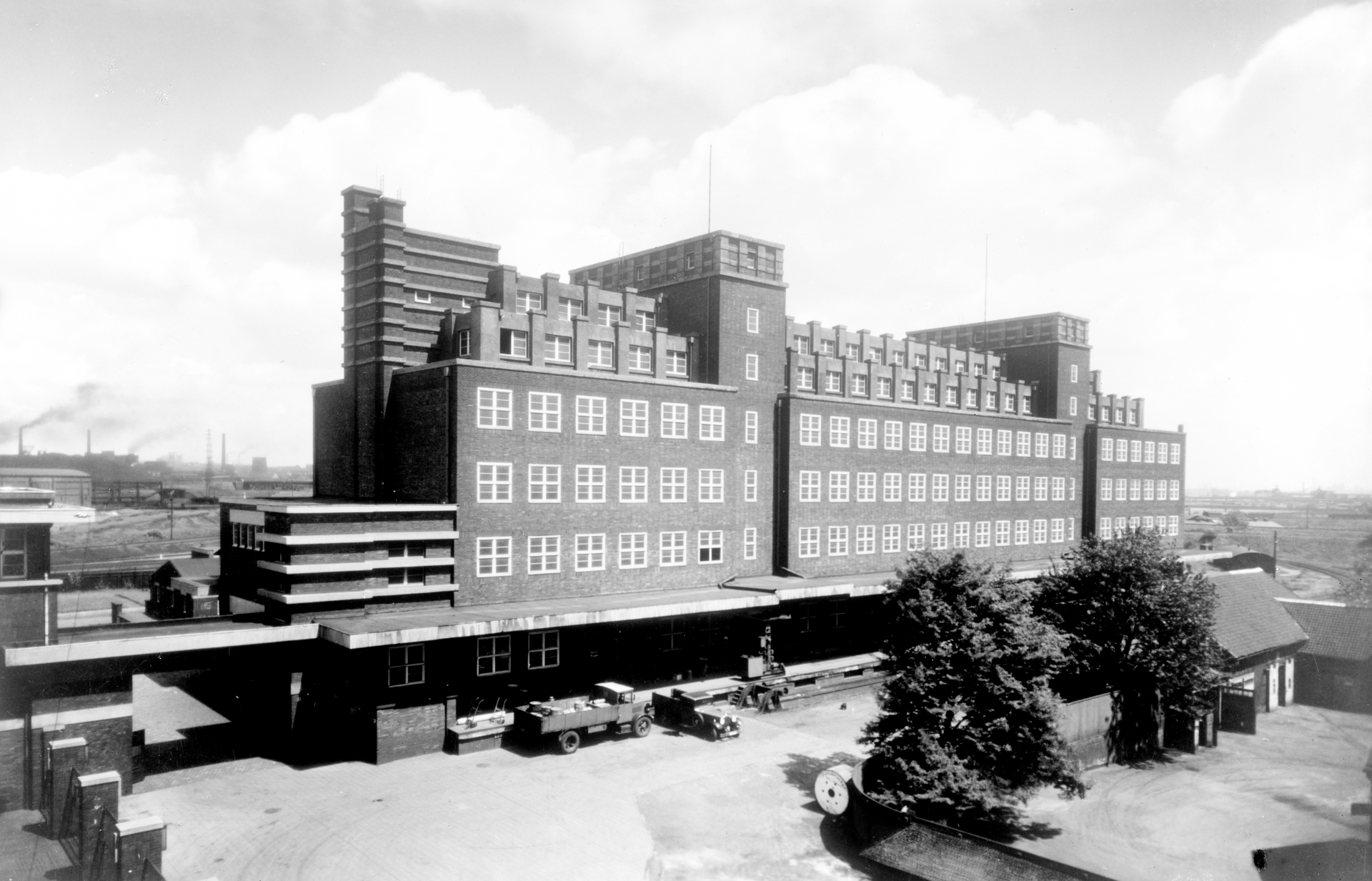 Hauptlagerhaus der Gutehoffnungshütte (GHH) in Oberhausen, 1939.