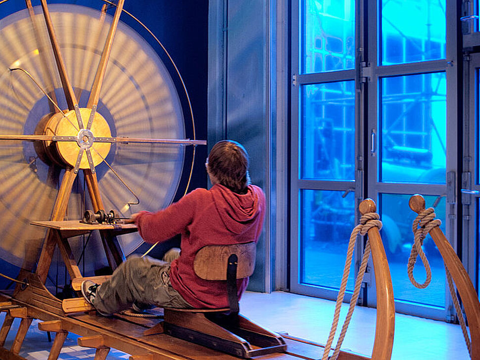 Zeitmaschine in der Ausstellung "Jede Menge Spannung" in der DASA in Dortmund.
