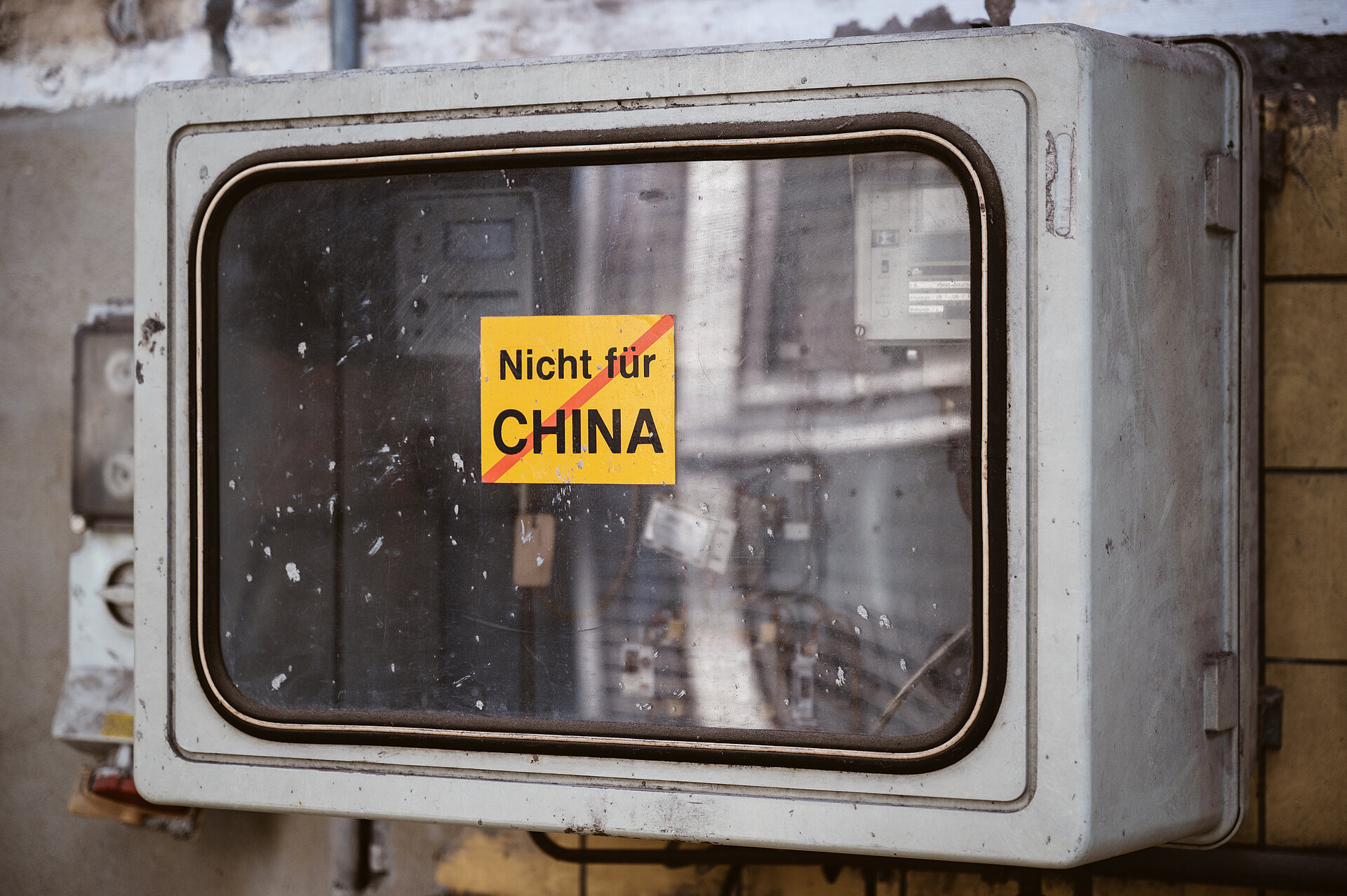 Im Dezember 1987 wurden die beiden Hochöfen der Henrichshütte ausgeblasen. Der etwas modernere Hochofen 2 wurden demontiert und steht heute in China. Hochofen 3 ist noch in Hattingen zu bewundern.