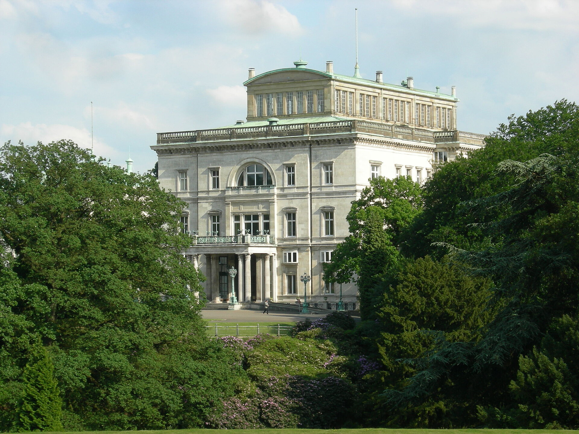 Die Villa Hügel in Essen, ehemaliger Wohnsitz der Familie Krupp, ist ein Ankerpunkt auf der Route der Industriekultur.