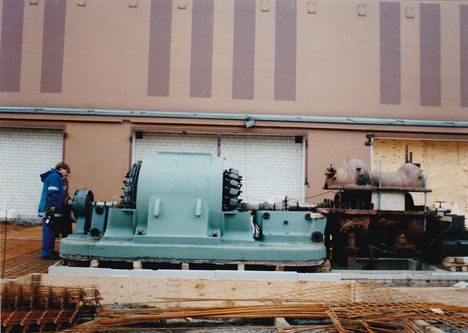 Die Dampfturbine wurde bereits zu Beginn des Umbaus im Jahr 2000 in den Neubau "eingesetzt".