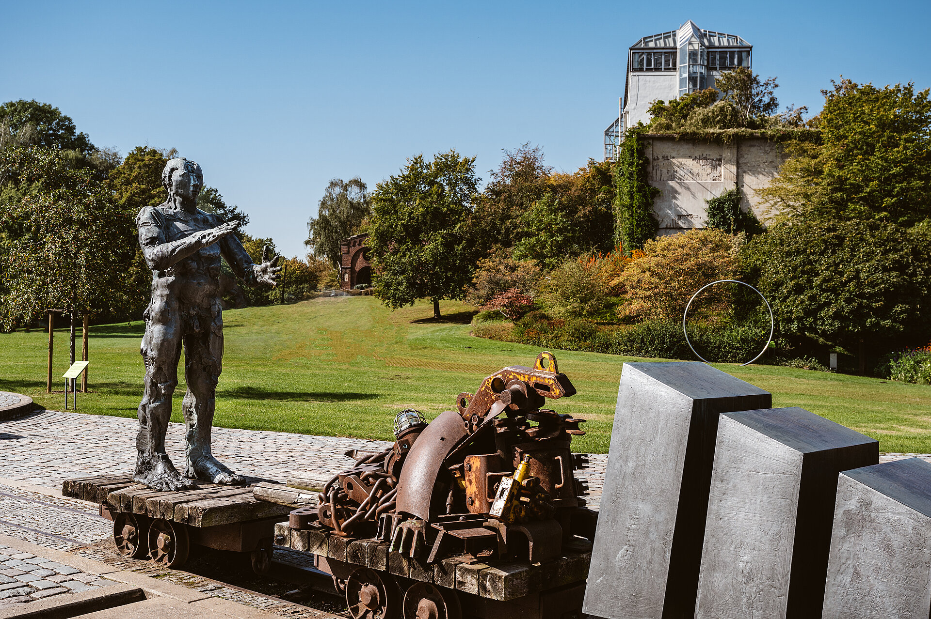 Das Kohle-Objekt Bergmann von Prof. Jörg D. Heydemann aus dem Jahre 1984 ist im Maximilianpark Hamm zu sehen.