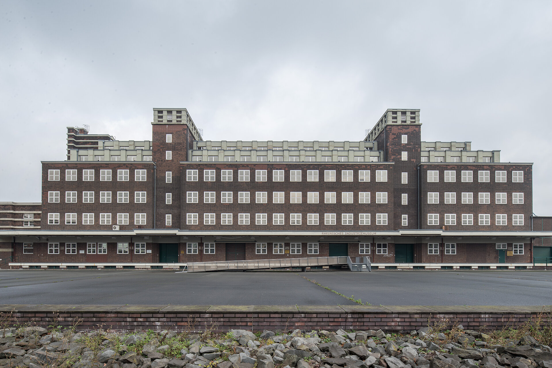 Außenansicht des Peter-Behrens-Baus, der die Sammlung des LVR-Industriemuseums beherbergt.