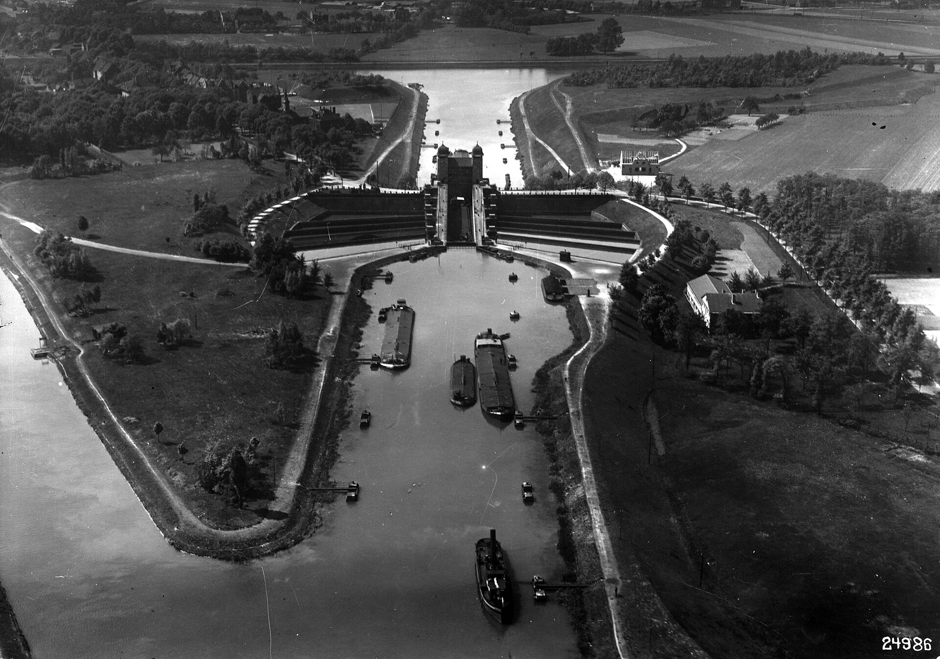 Luftbild vom Schiffshebewerk Henrichenburg in Waltrop aus dem Jahr 1929.