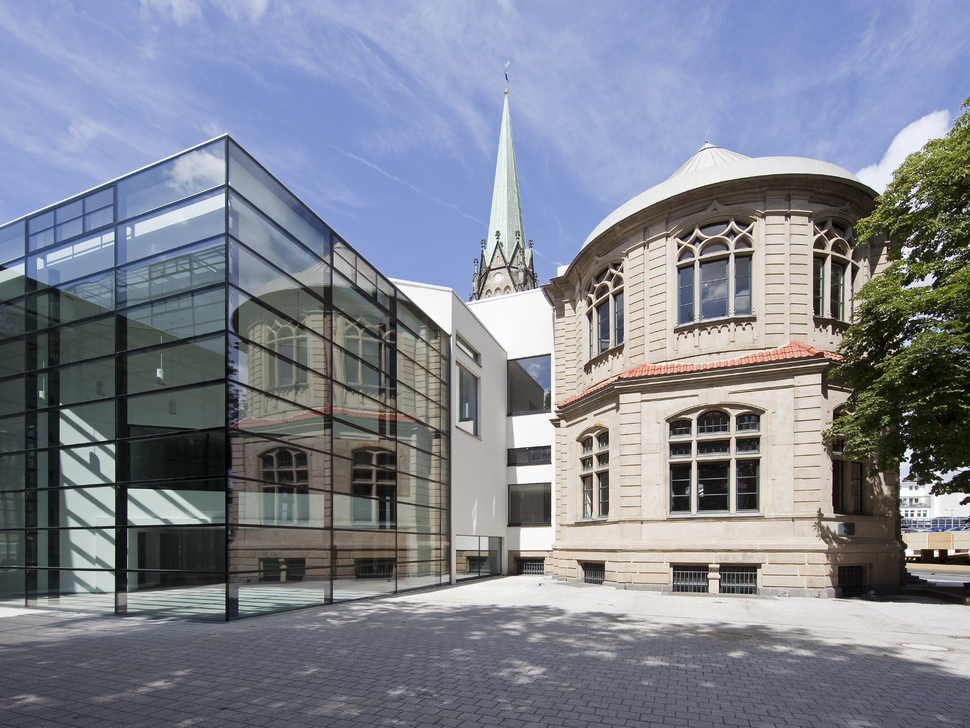 Das heutige Osthaus Museum Hagen wurde 1902 als Museum Folkwang eröffnet. Gegründet und finanziert wurde es von dem Hagener Mäzen Karl Ernst Osthaus.
