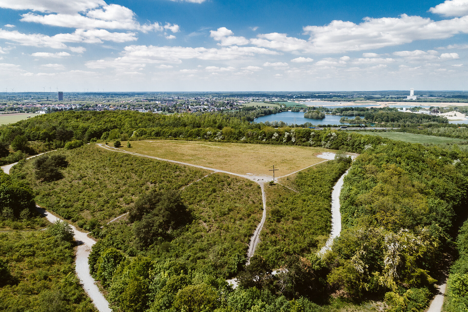 Luftaufnahme der Halde Pattberg in Moers.