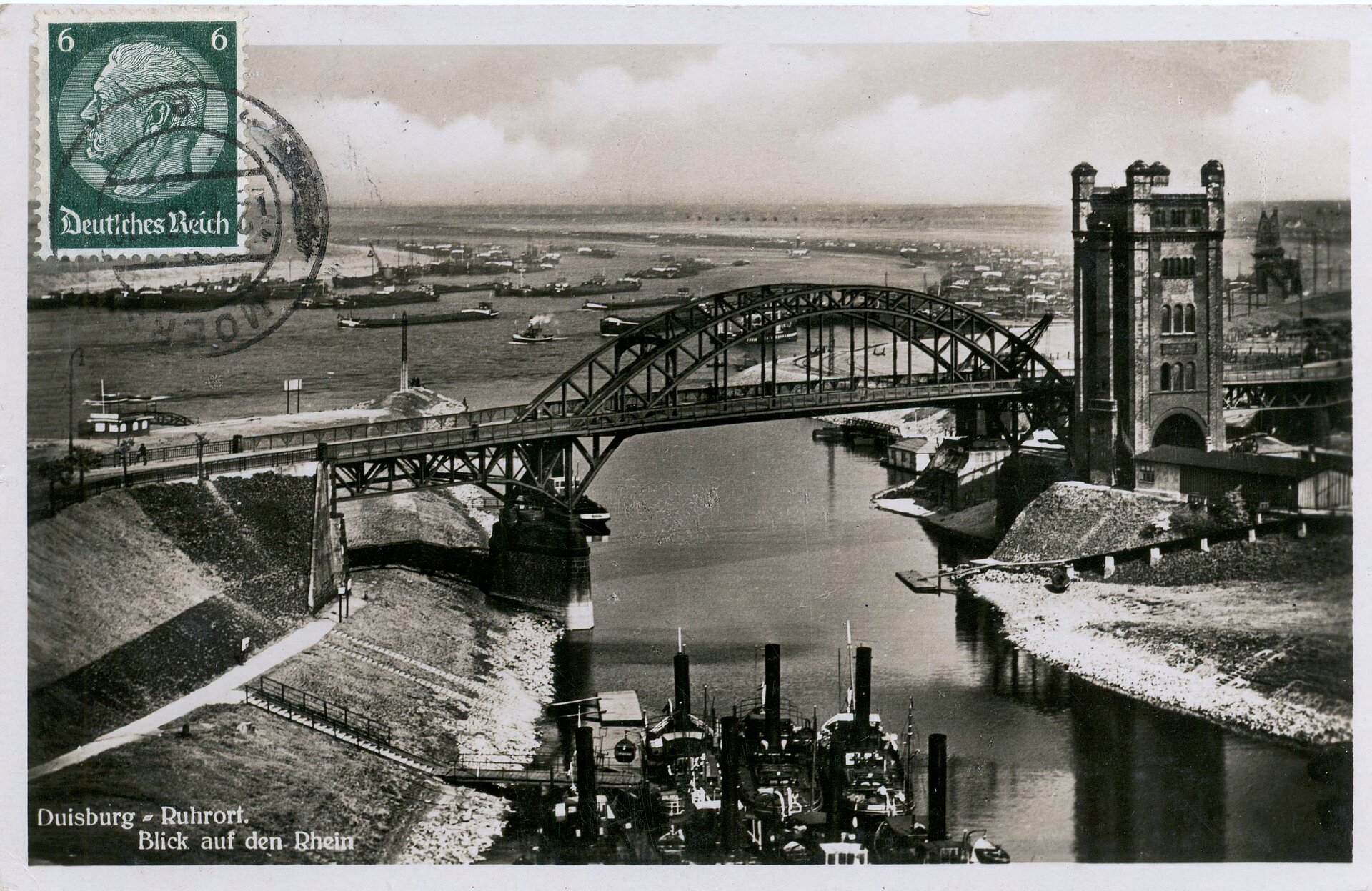 Historische Ansicht des Eisenbahnhafen Ruhrort um 1940. 