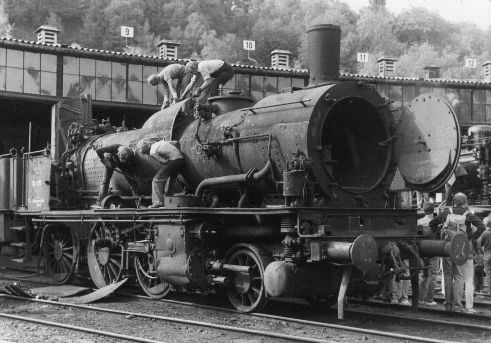 Restaurierung der Dampflok 74 1192 im Eisenbahnmuseum Bochum 1988.