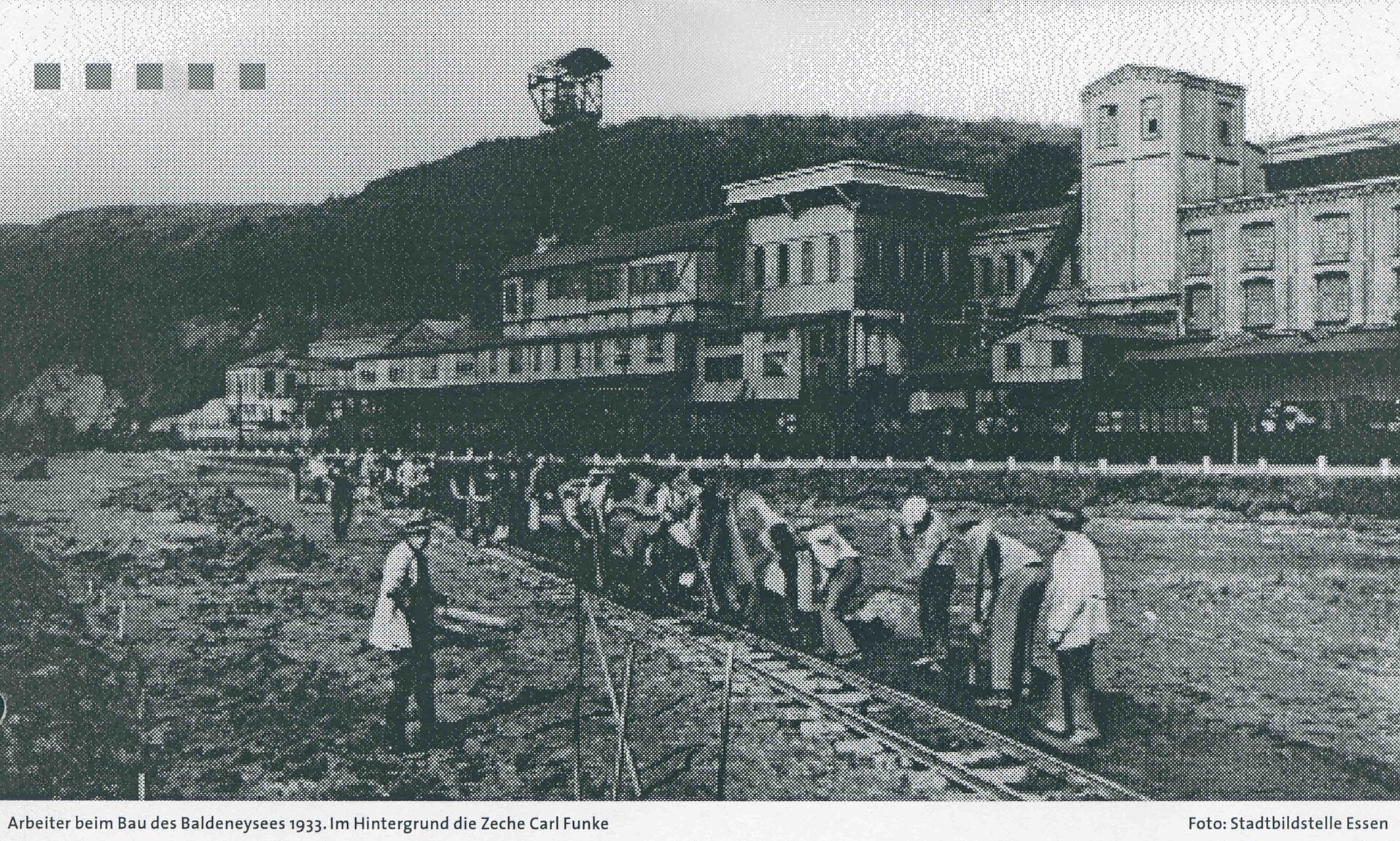 Arbeiter beim Bau des Staudamms, der ab 1933 die Ruhr zum Baldeneysee staute.