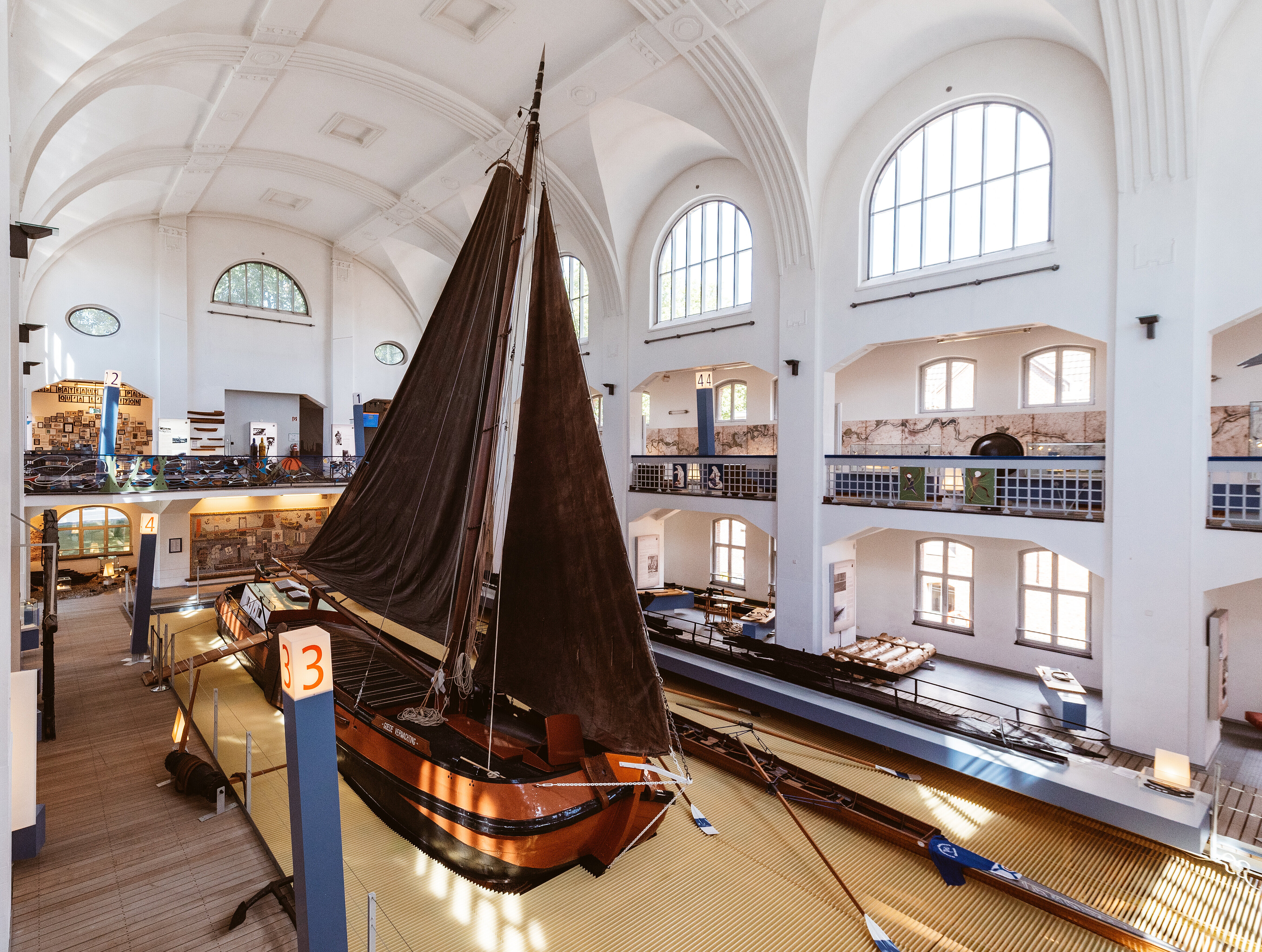Das Deutsche Museum der Binnenschifffahrt: Blick in die ehemalige Herrenschwimmhalle.