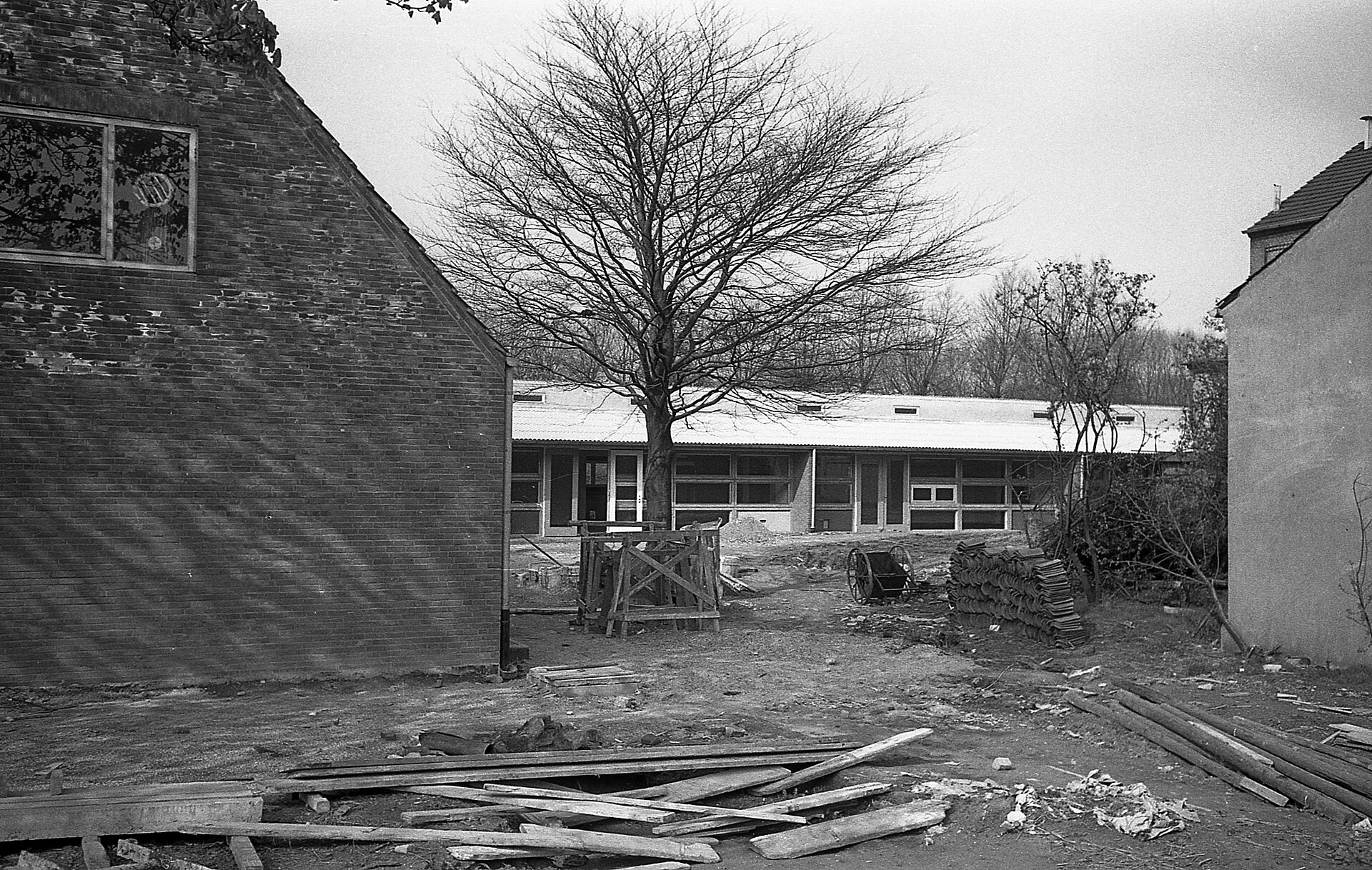 Künstlersiedlung Halfmannshof, Ausstellungshalle im Rohbau, 1957.