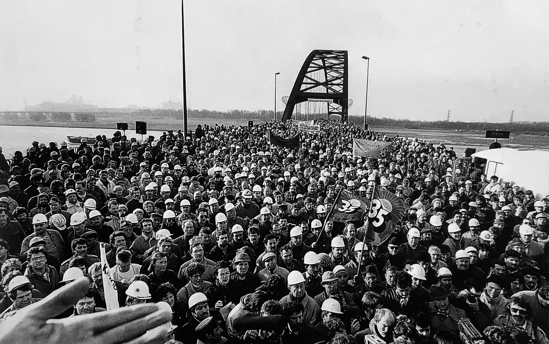 Kundgebung auf der Brücke der Solidarität am 20.01.1988.