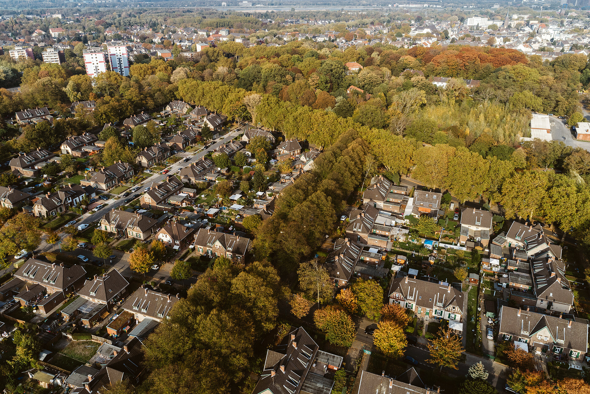 Die Siedlung Rheinpreußen wurde ab 1858 für die Arbeiter der namensgebenden Zeche gegründet. Luftaufnahme.