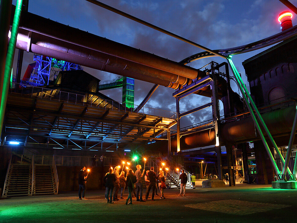 Fackelführung im Landschaftspark Duisburg-Nord.