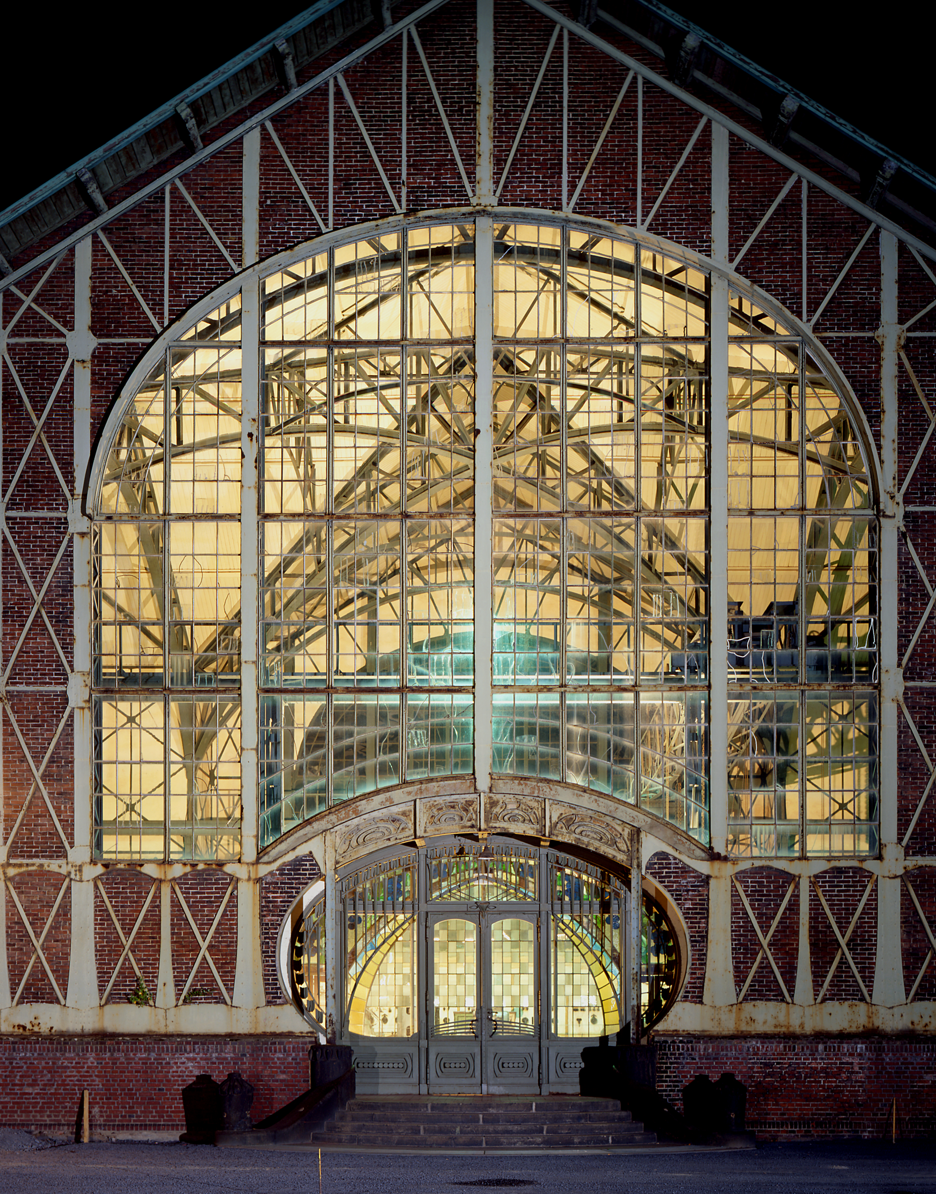 Jugendstil-Portal der Maschinenhalle.