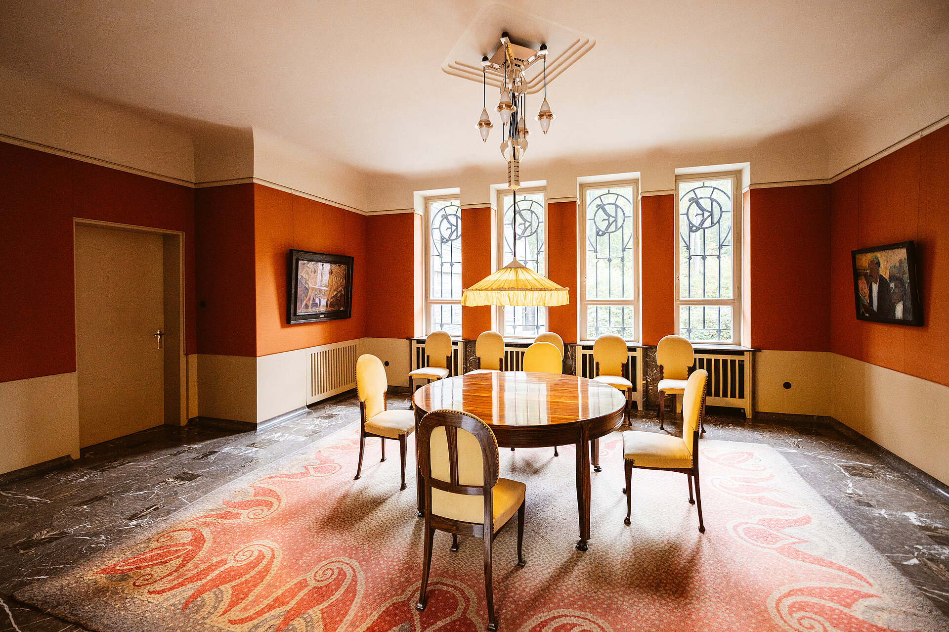 Die Inneneinrichtung ist vollständig erhalten.