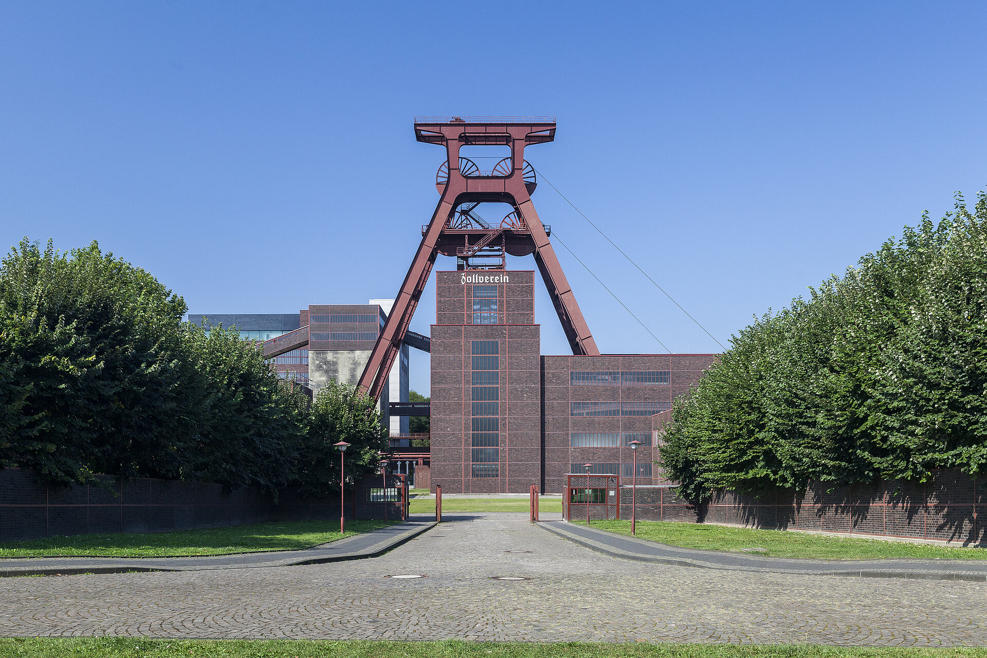 Der Doppelbock der Zollverein-Schachtanlage XII in Essen, Wahrzeichen des UNESCO-Welterbes.