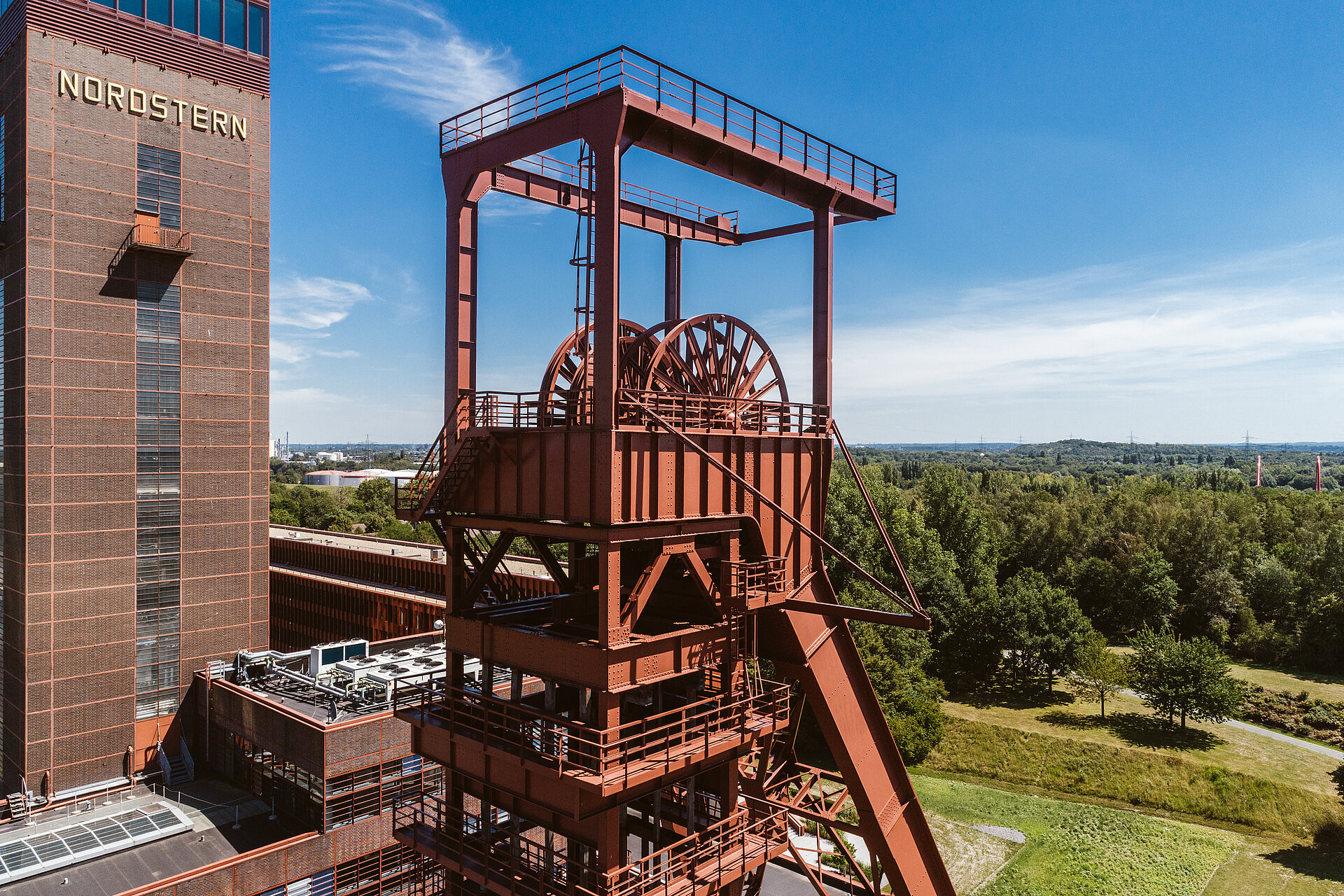 Nordsternturm und Fördergerüst im Nordsternpark Gelsenkirchen.