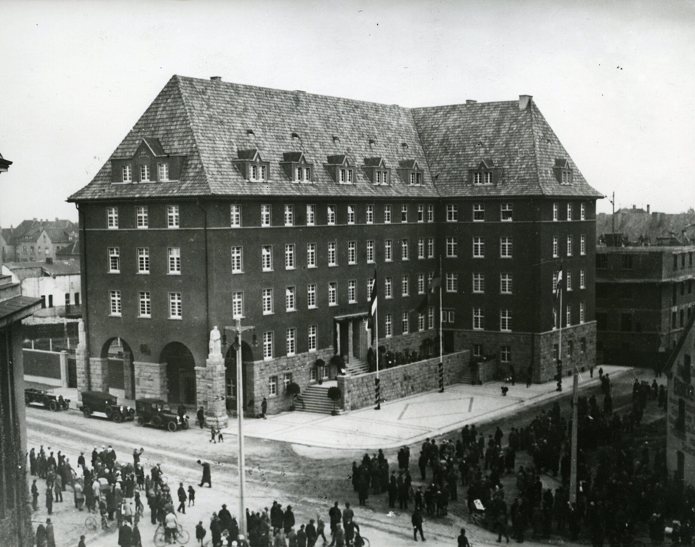 Rathausplatz Buer mit Polizeiamtsgebäude, 1927.