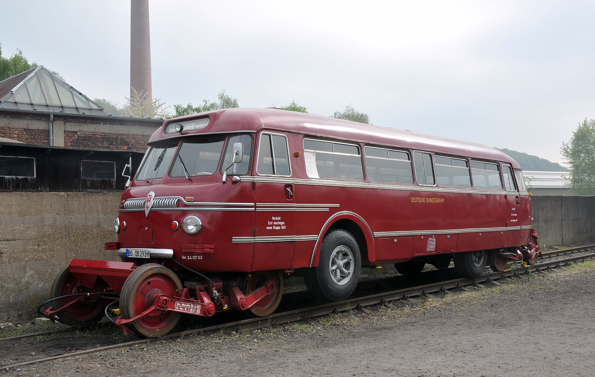 Schiene-Straße-Bus am Eisenbahnmuseum Bochum.