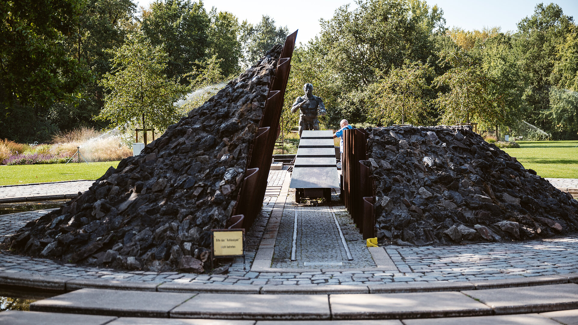 Das Kohle-Objekt Bergmann von Prof. Jörg D. Heydemann aus dem Jahre 1984 ist im Maximilianpark Hamm zu sehen.