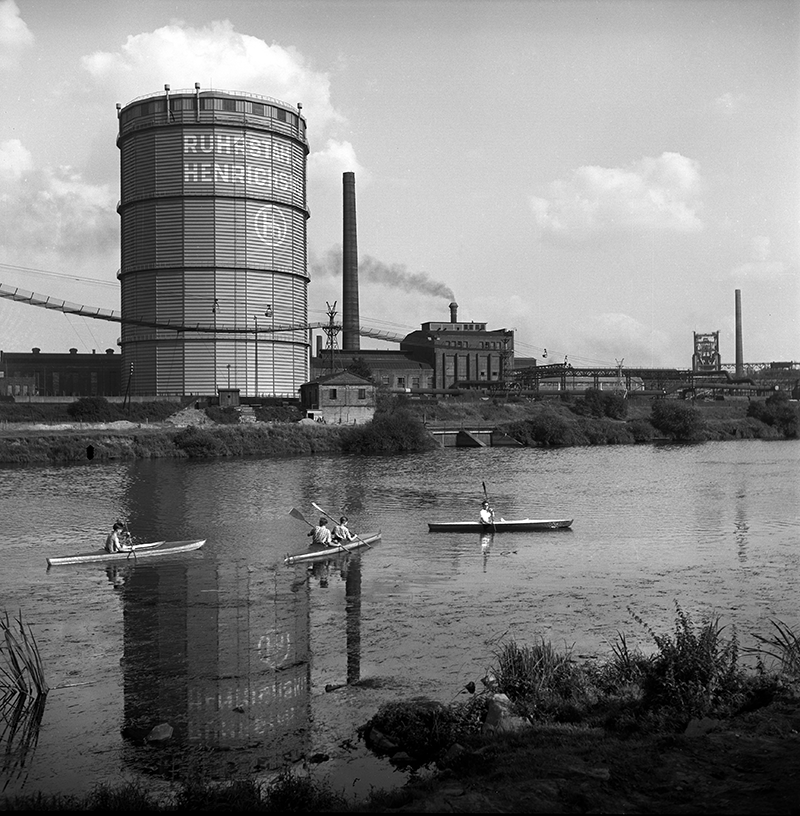 Gasbehälter der Henrichshütte Hattingen, 1953.