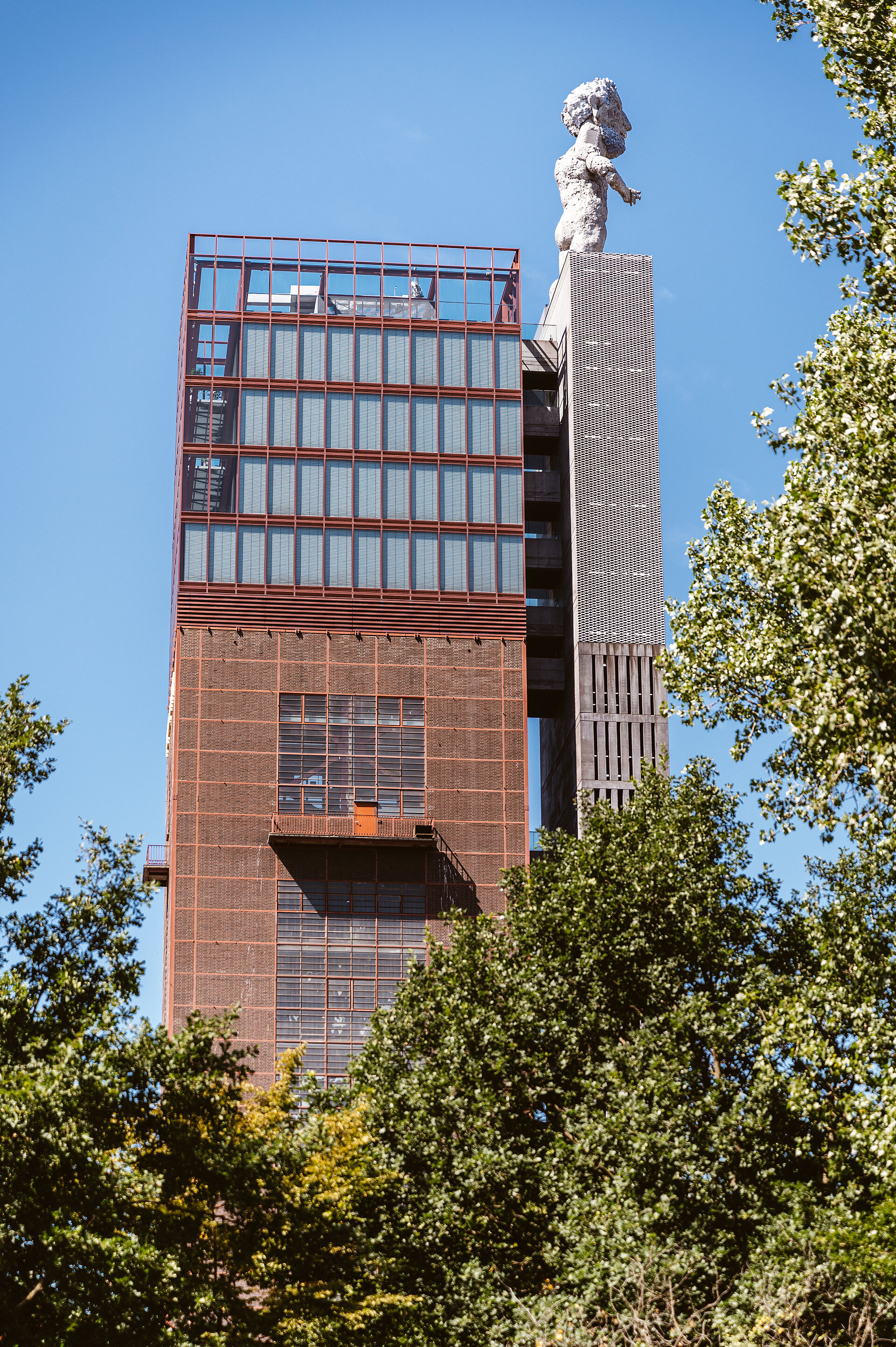 Nordsternturm mit Herkules im Nordsternpark Gelsenkirchen.