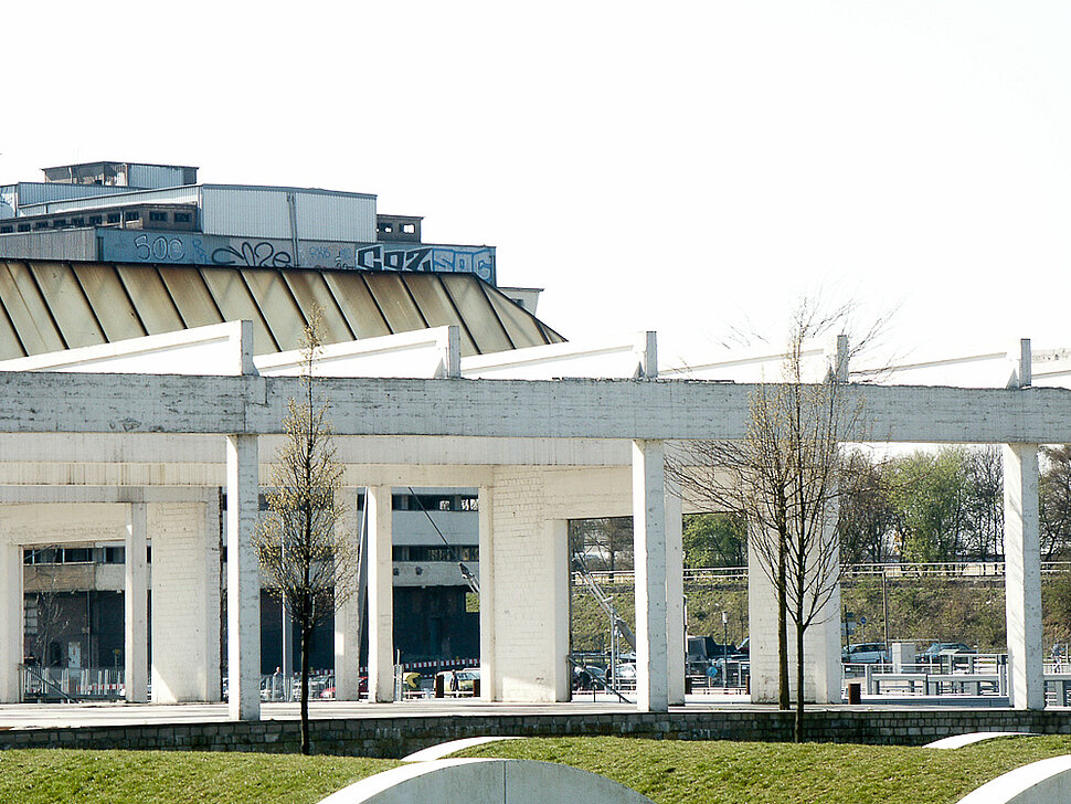 Im Umfeld des Jüdischen Gemeindezentrums hat der israelische Künstler Dani Karavan den "Garten der Erinnerung" angelegt.