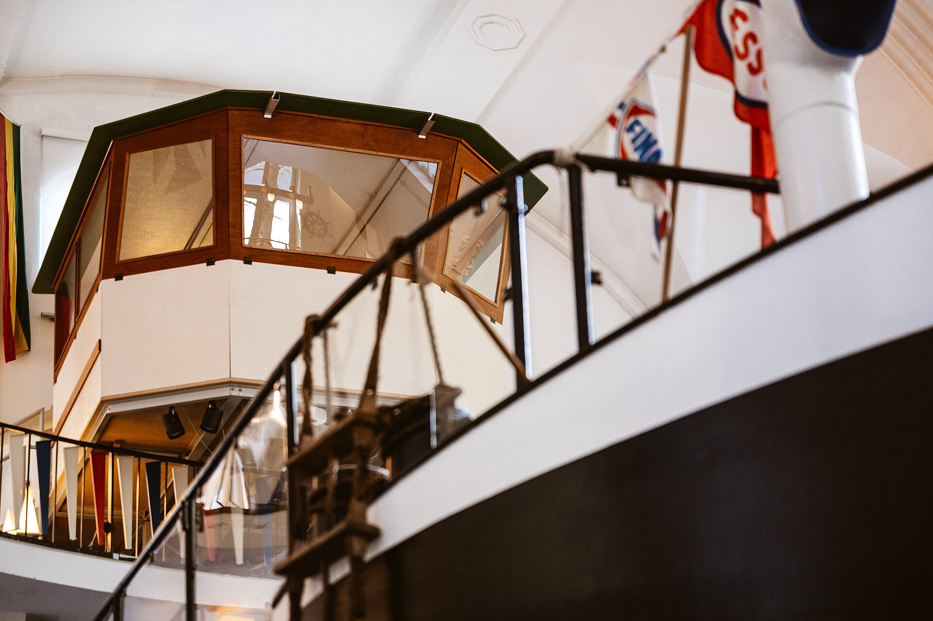 Das Kinderschiff "Hermann" ist in der Damenschwimmhalle zu sehen.