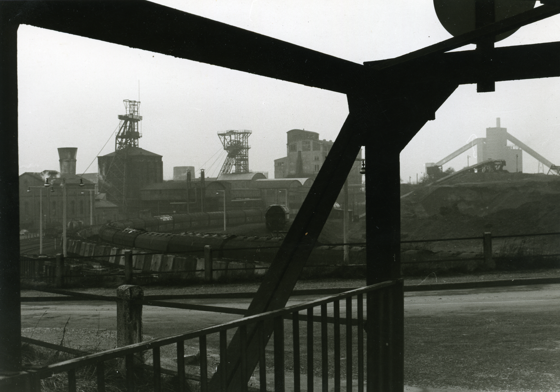 Zeche Graf Bismarck 1/4, rechts im Bild die Kokerei, 1966.