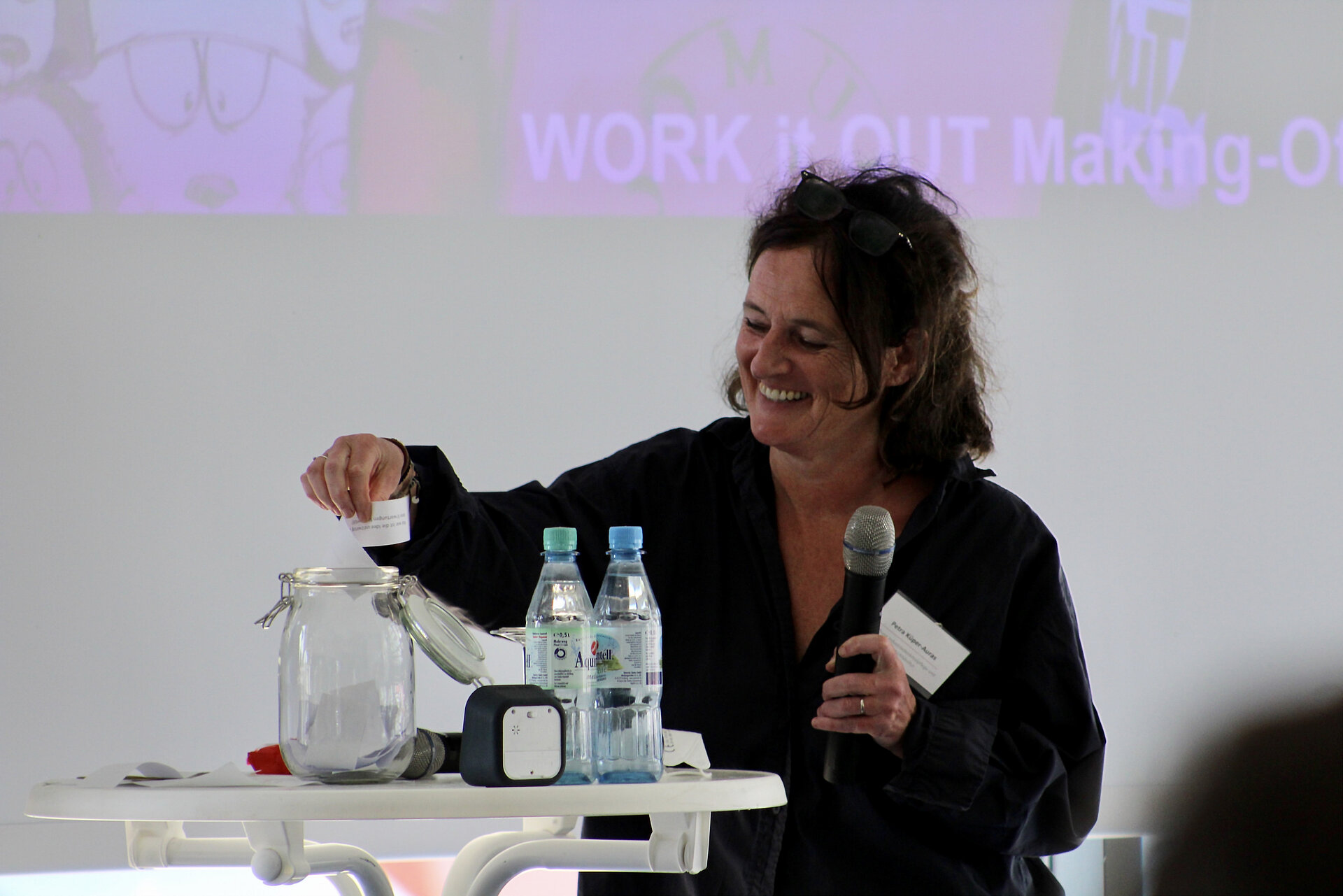 Petra Küper-Auras, Stiftung Industriedenkmalpflege und Geschichtskultur, berichtet über die Teilnahme an WORK it Out.