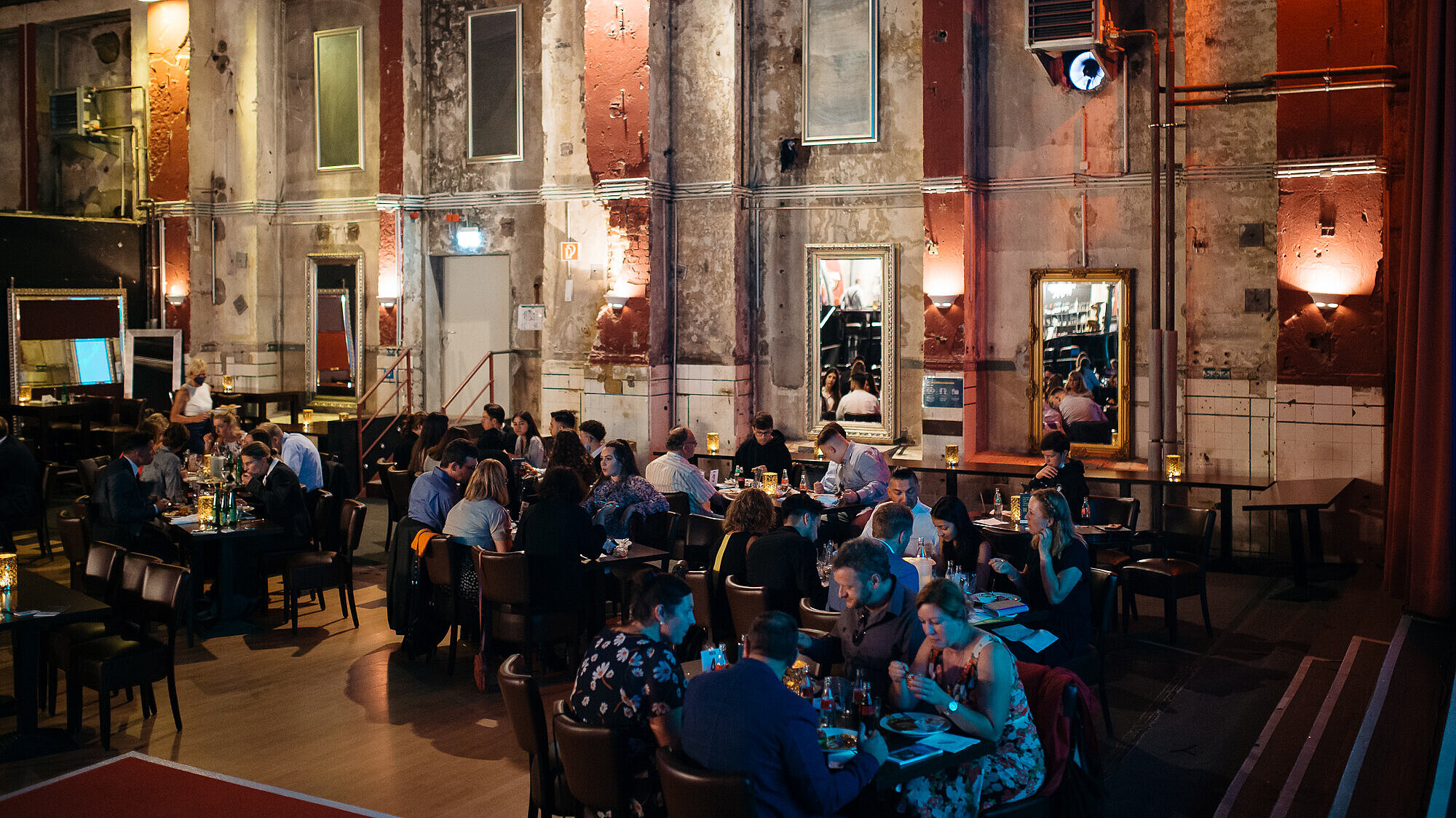 Blick in den Zuschauerraum im RevuePalast Ruhr bei der Vorstellung der neuen Augmented-Reality-App zur Route Industriekultur.