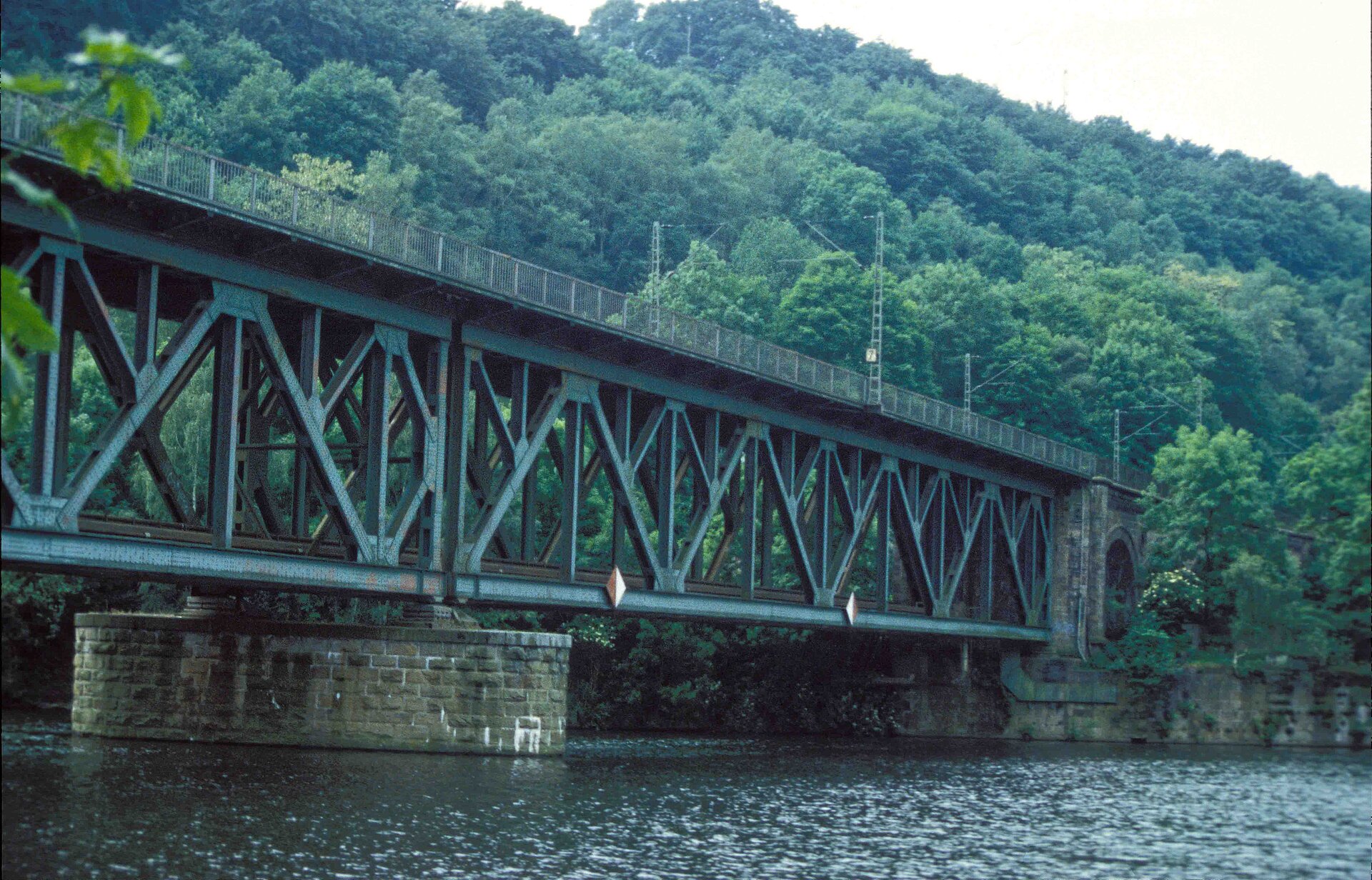 Eisenbahnbrücke über die Ruhr in Kettwig.