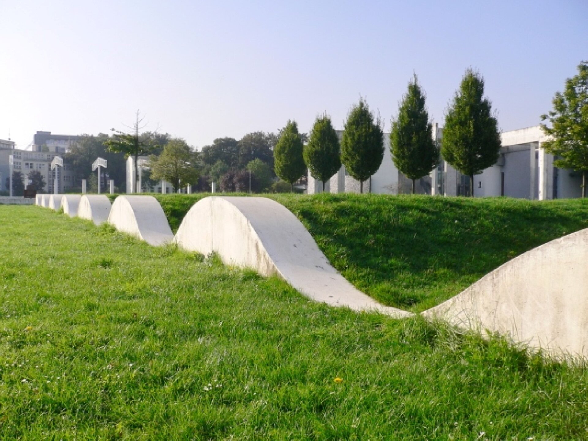 Garten der Erinnerung am Duisburger Innenhafen.