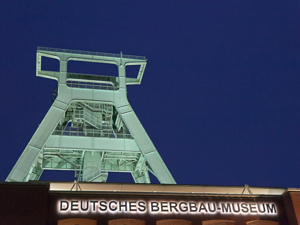 Das ehemalige Doppelbock-Fördergerüst der stillgelegten Schachtanlage Germania´ist das Wahrzeichen des Deutschen Bergbau-Museums Bochum.