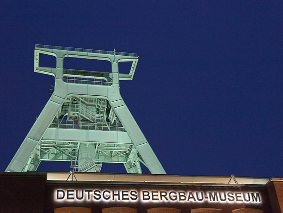 Das ehemalige Doppelbock-Fördergerüst der stillgelegten Schachtanlage Germania´ist das Wahrzeichen des Deutschen Bergbau-Museums Bochum.