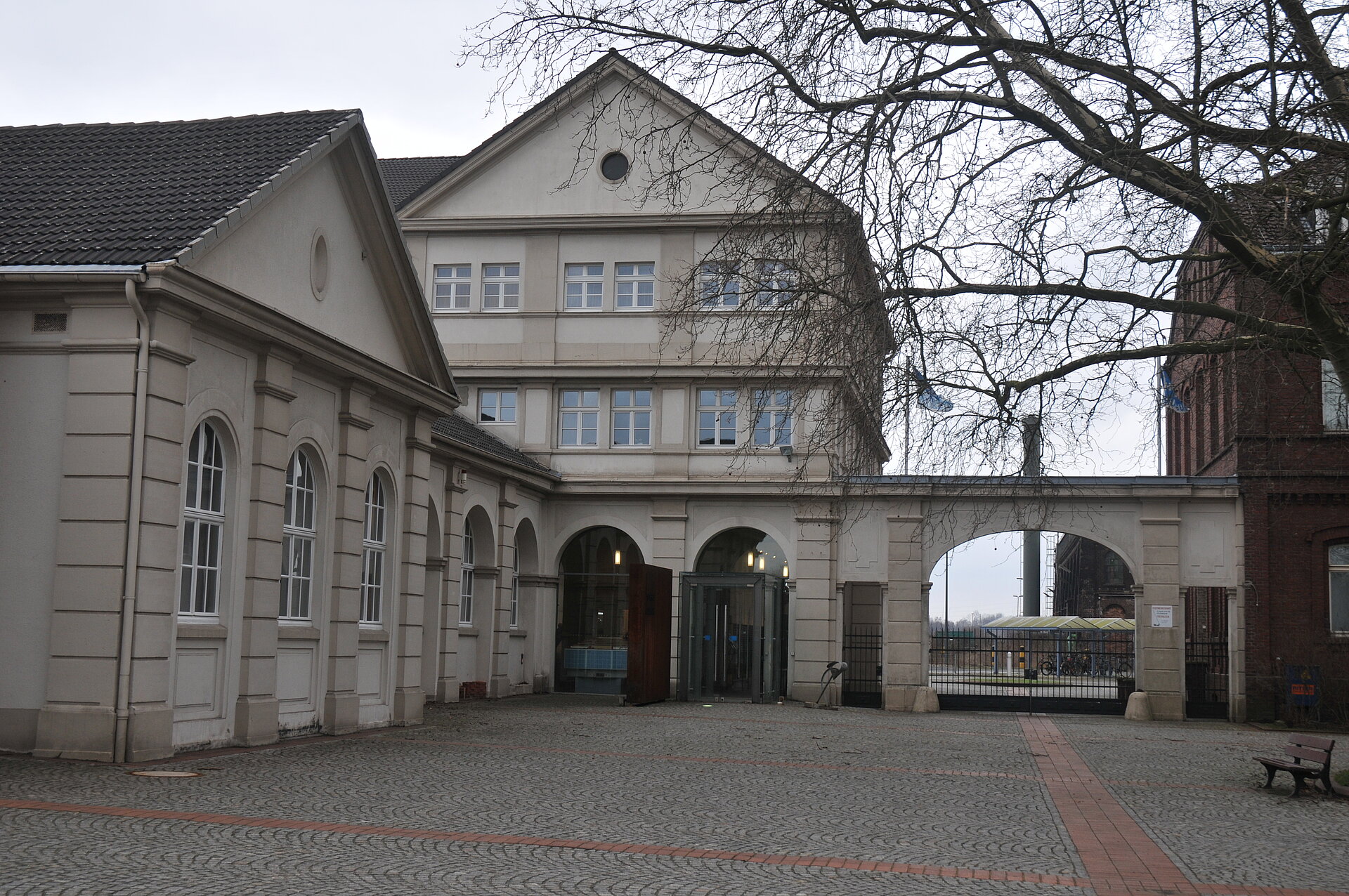 Hoesch-Museum und ehemaliger Eingangsbereich der Westfalenhütte.
