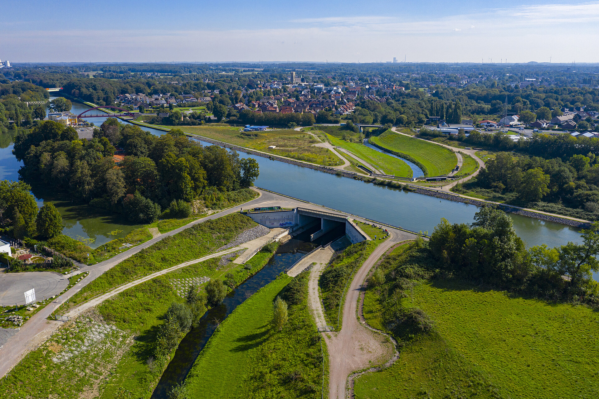 Wasserkreuzung Suderwicher Bach mit Rhein-Herne-Kanal in Castrop-Rauxel.