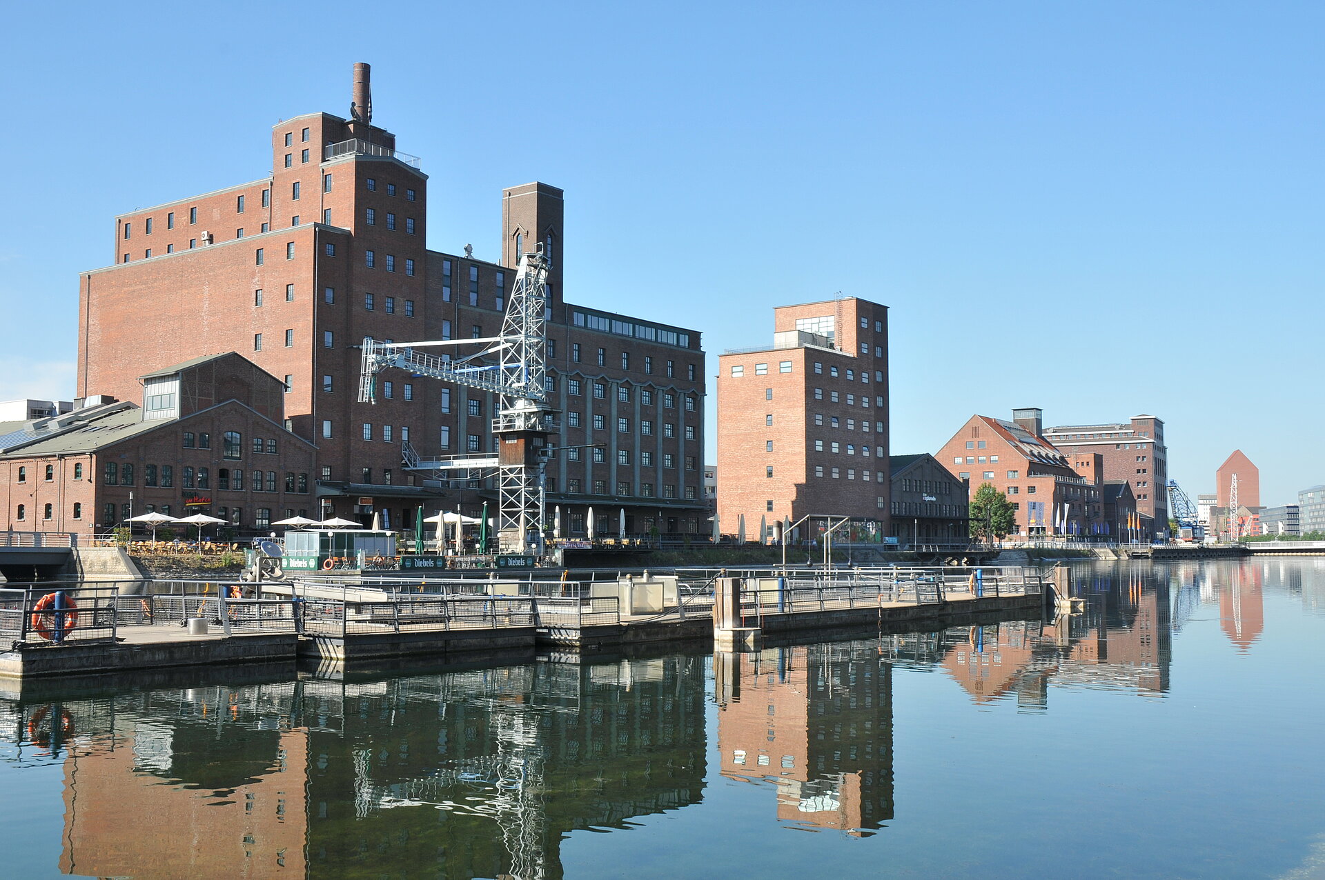 Der Duisburger Innenhafen ist ein Ankerpunkt auf der Route der Industriekultur.