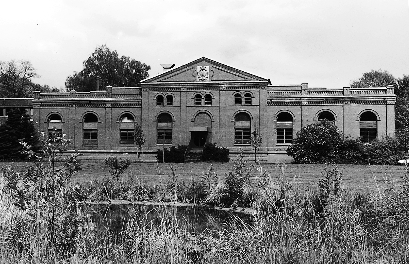 Das Informationszentrum "aqua publik" wird heute von der Dortmunder Energie und Wasserversorgung GmbH (DEW) betrieben. Im Untergeschoss des Gebäudes befindet sich ein im Dauerbetrieb befindliches Wasserwerk aus den 1930er-Jahren.