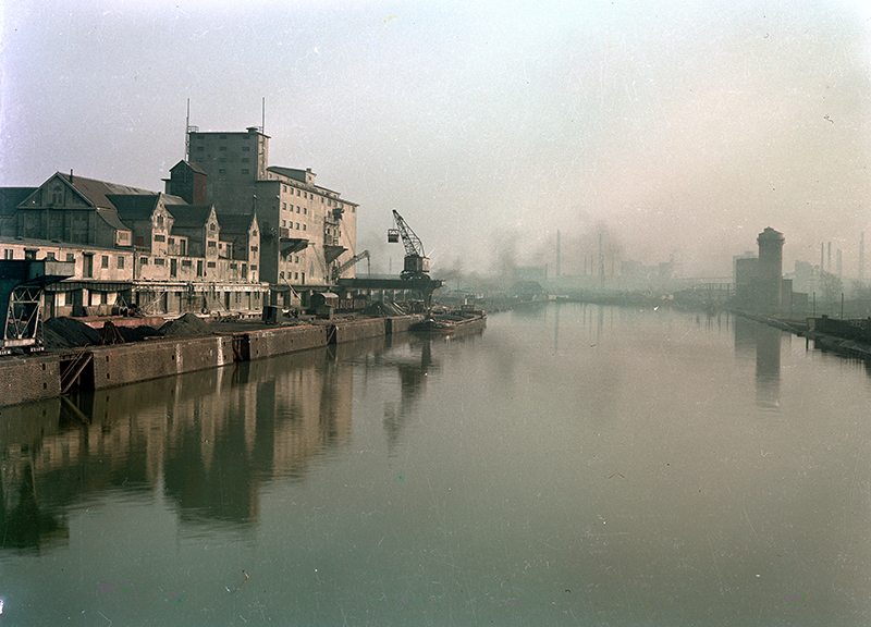 Innenhafen Duisburg um 1955.
