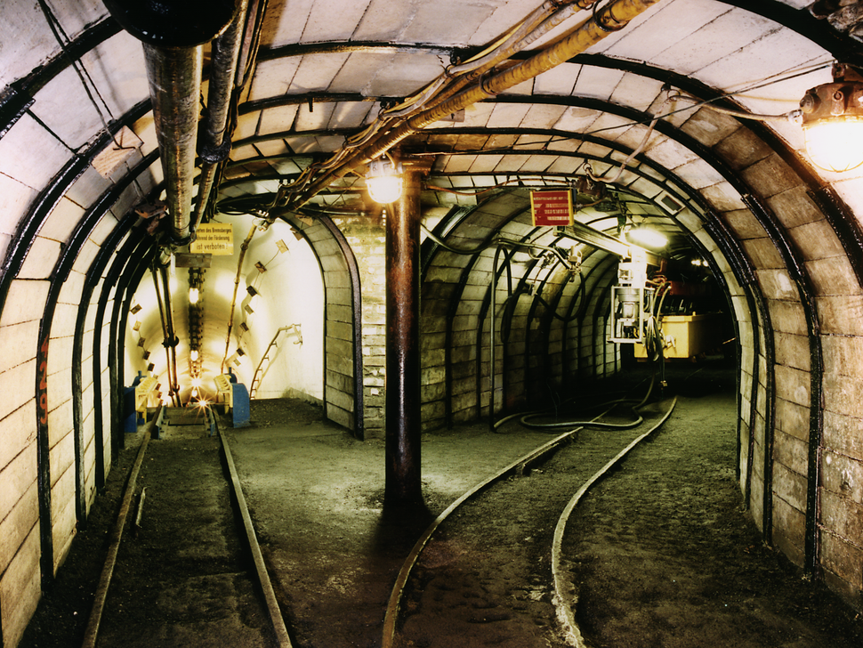 Streckenkreuzung im Anschauungsbergwerk des Deutschen Bergbau-Museums Bochum.