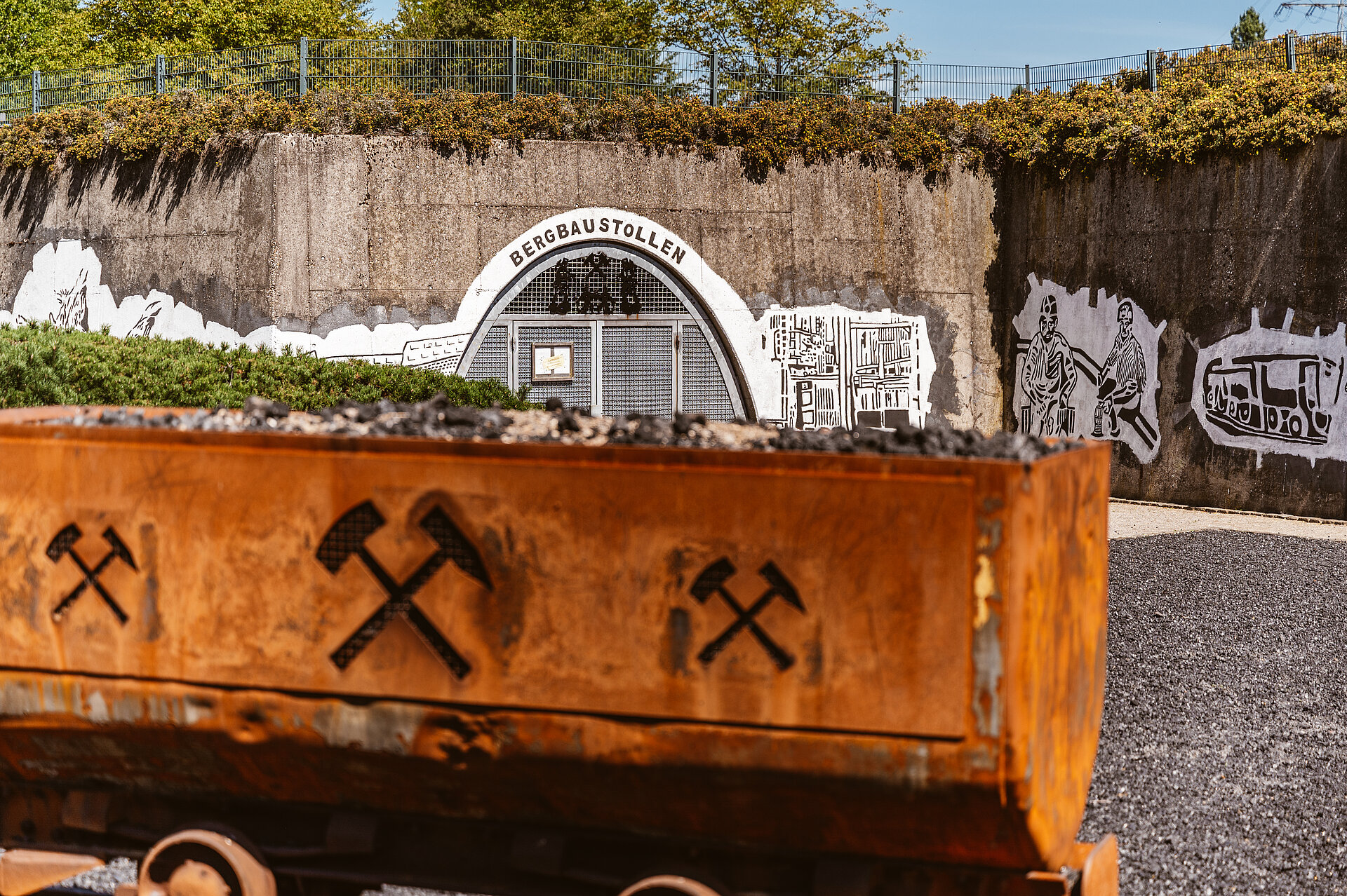 Eingang zum Bergbaustollen im Nordsternpark Gelsenkirchen.