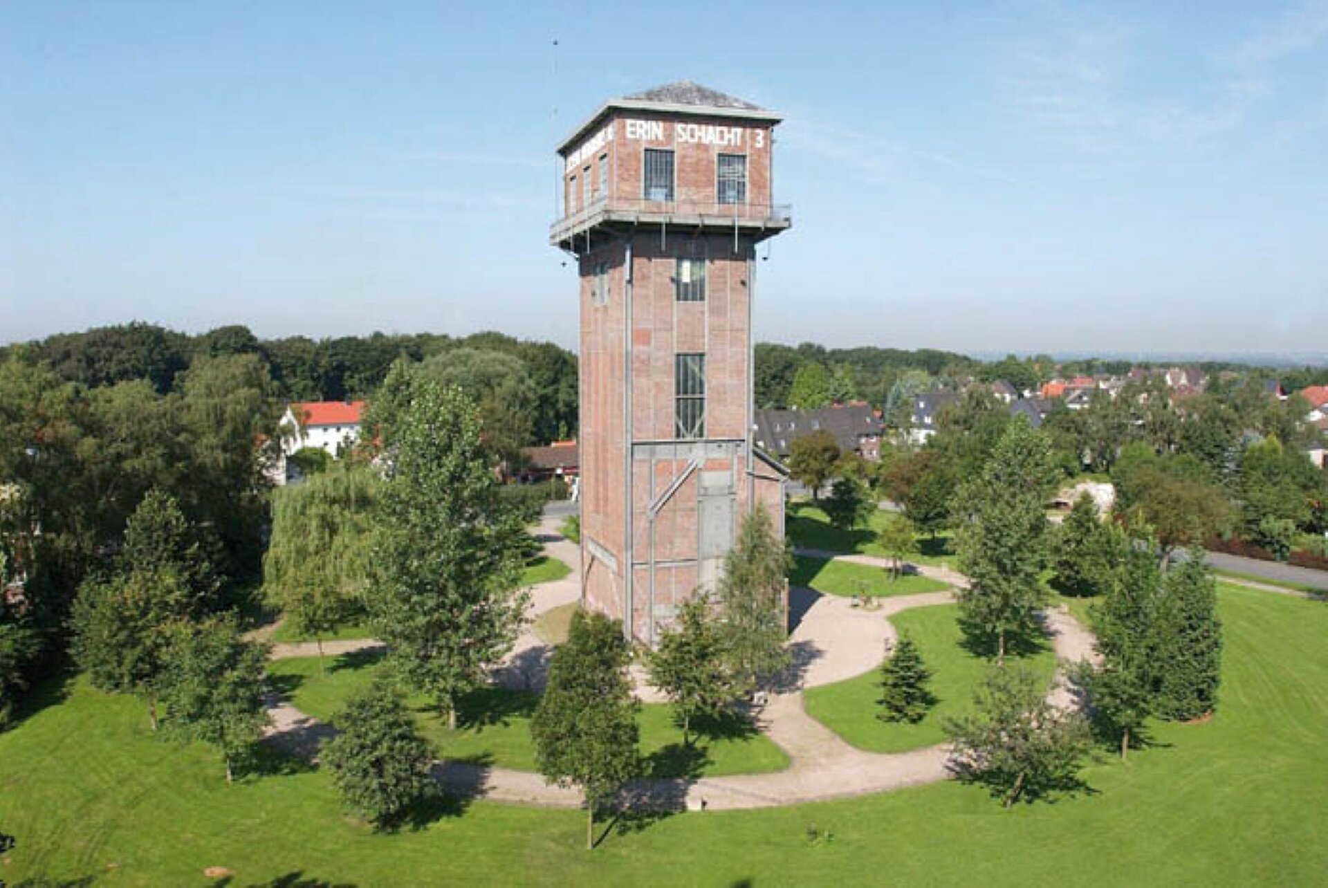 Hammerkopfturm mit  Keltischem Baumkreis in Castrop-Rauxel.
